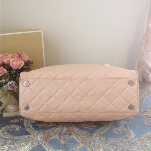 ❤SOLD❤SOLD❤MICHAEL KORS QUILTED SHOULDER BAG - Picture 4 of 8